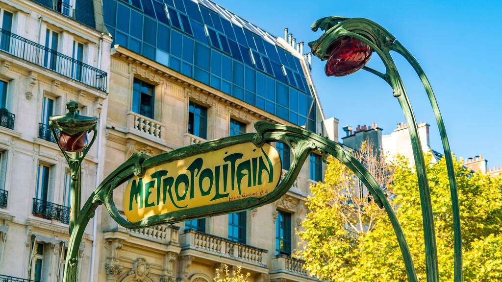 Mastering the Metro: Easy Transport Links from Hotel Paris Italie